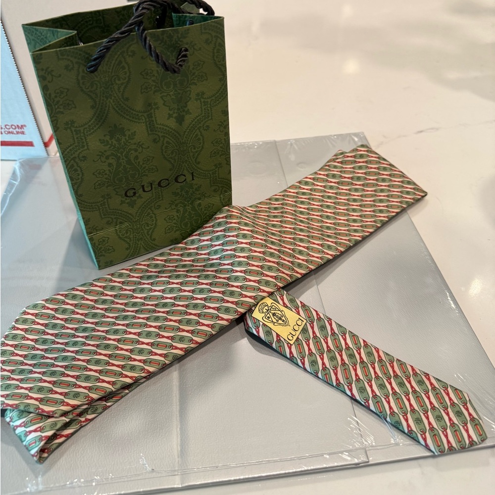 GUCCI necktie in green, red, and beige - Picture 12 of 14